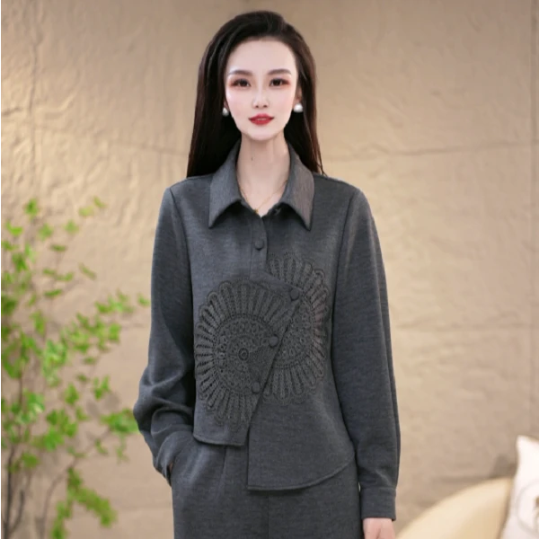 2025气质百搭春季爆款时尚绣花翻领显瘦套裤两件套套装M-4XL