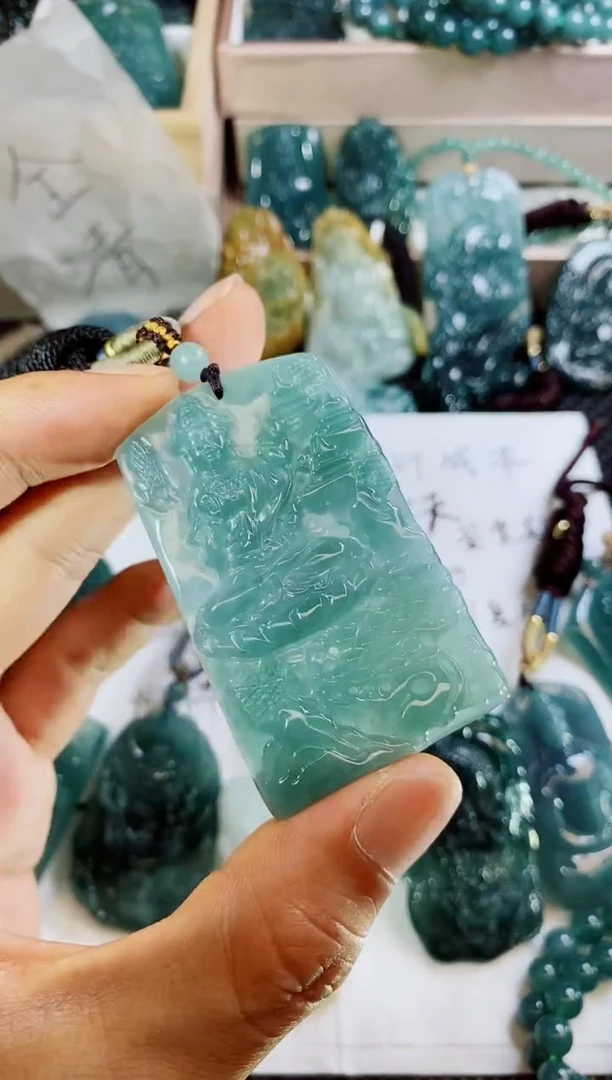 翡翠未镶嵌颈饰