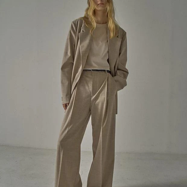 全新未使用  大V翻领经典休闲西装西服 燕麦色棉 TP008773