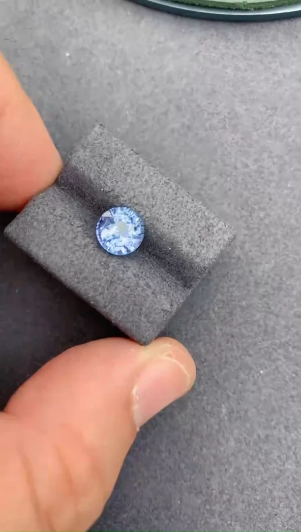 裸石蓝宝石2.5ct 无烧矢车菊蓝宝石