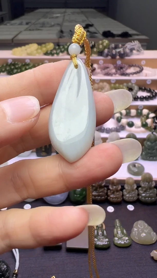 颈饰未镶嵌和田玉229号链接有包容