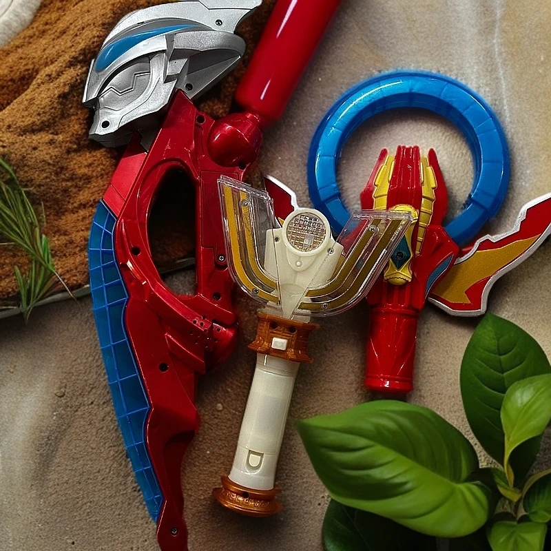 奥特曼武器加变身器玩具发3个，微瑕