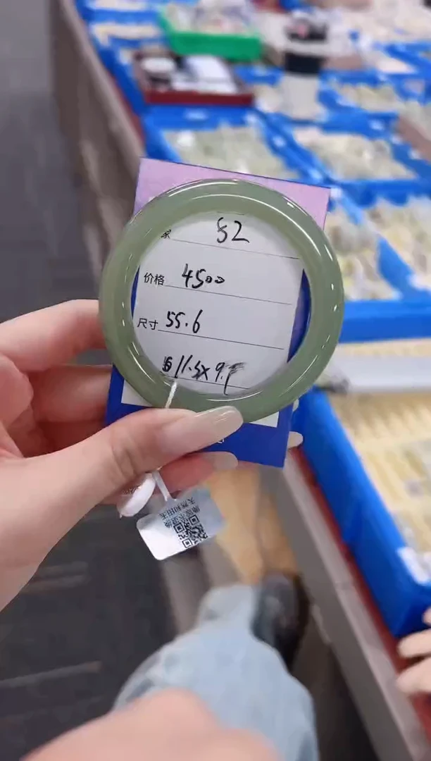 未镶嵌手镯和田玉52湖蓝