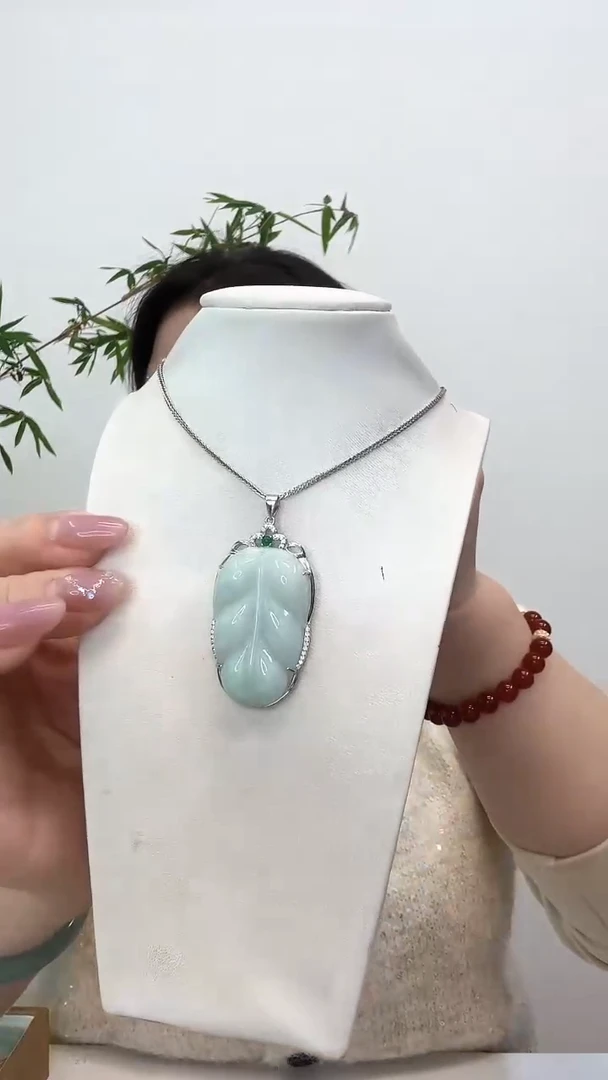 【闪购商品】翡翠吊坠(赠链)银S925镶嵌叶子
