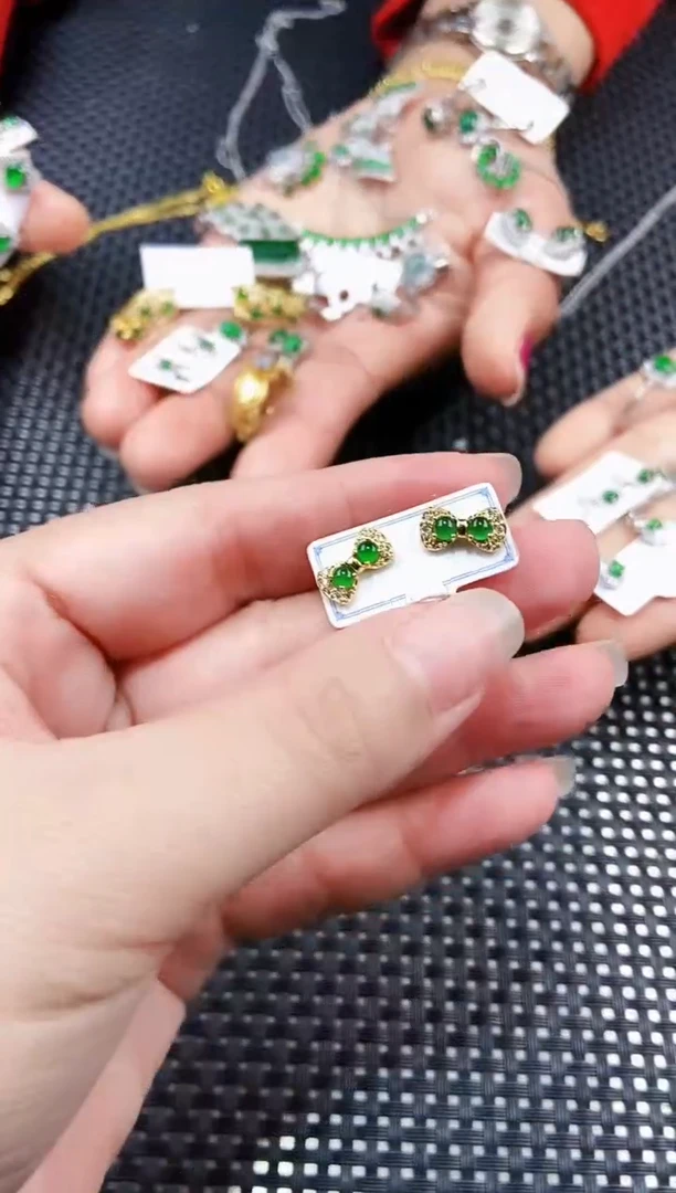 【闪购商品】翡翠耳饰未镶嵌11111111