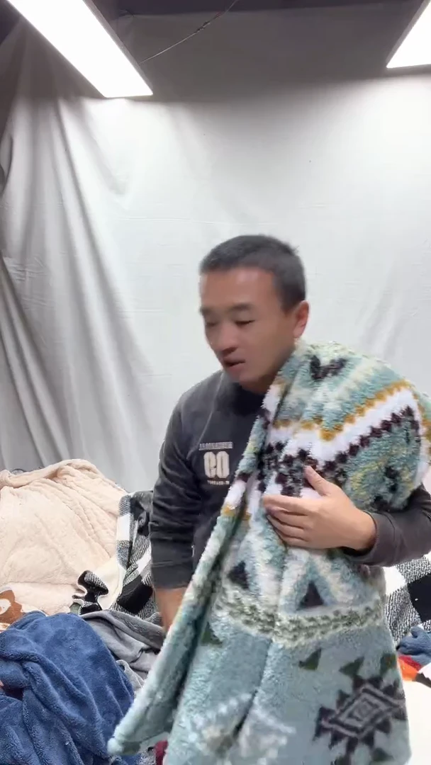 聚酯纤维1.3*1.5波西米亚羊羔绒随机2条