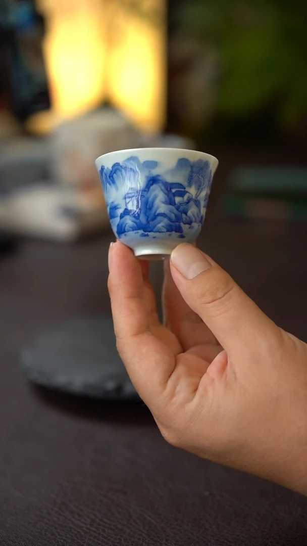 景德镇全手工手绘青花山水小主人杯
