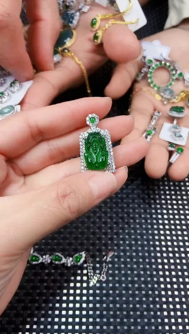 【闪购商品】翡翠吊坠(不含链)未镶嵌11111111