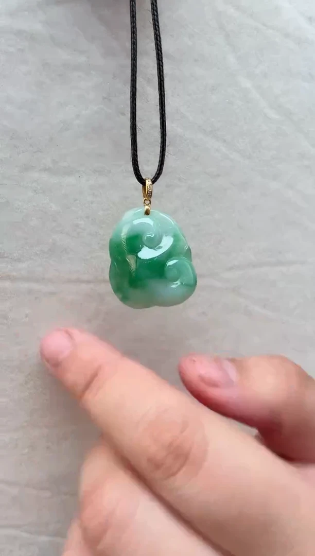 颈饰18K金镶嵌翡翠挂件