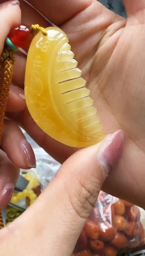 【闪购商品】琥珀裸石未镶嵌挂坠