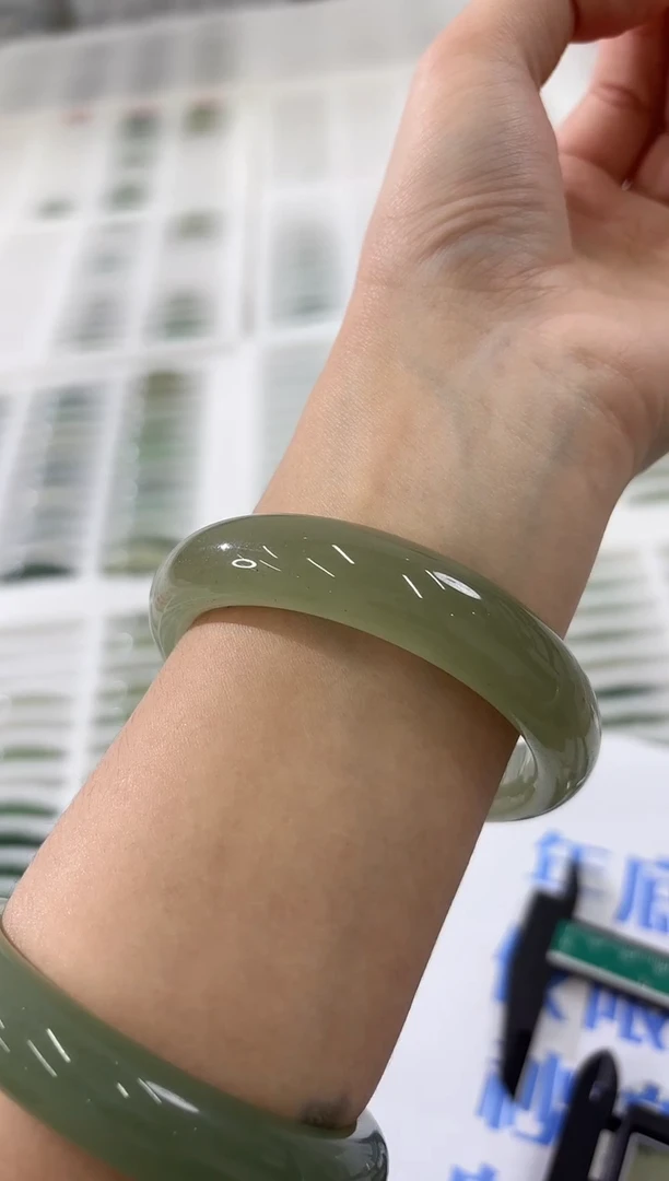 未镶嵌手镯石英质玉63-58D