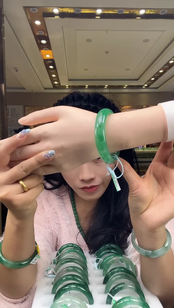 未镶嵌手镯石英质玉（非洲翠）50