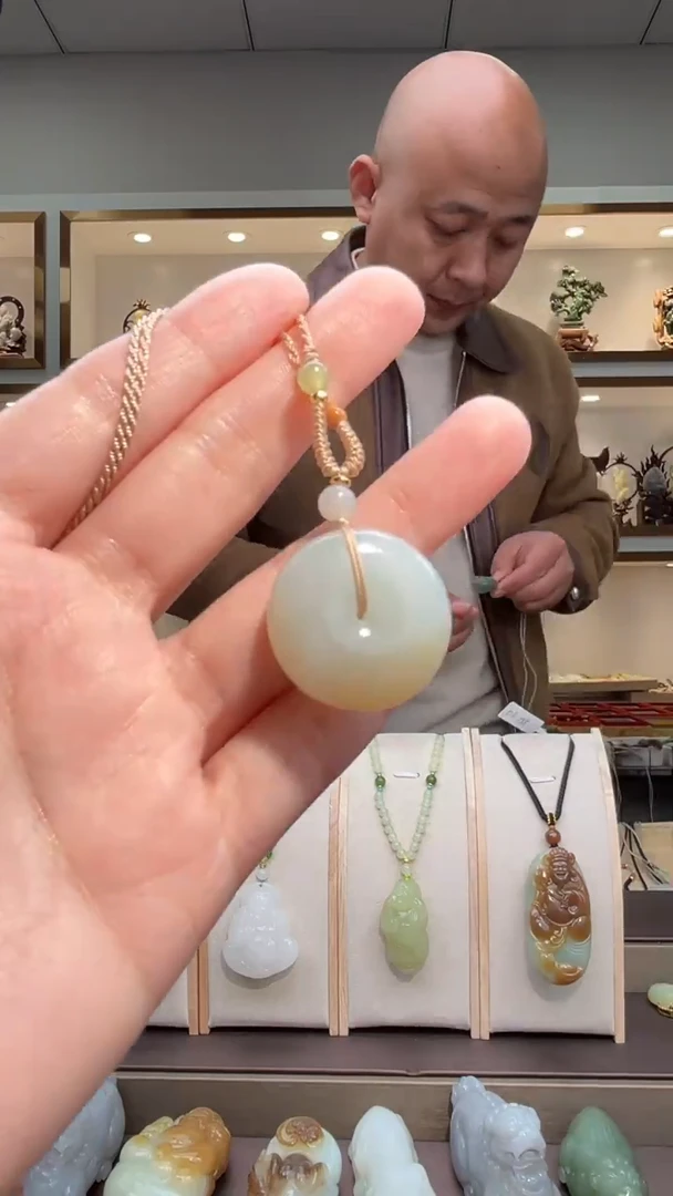 颈饰未镶嵌和田玉苏