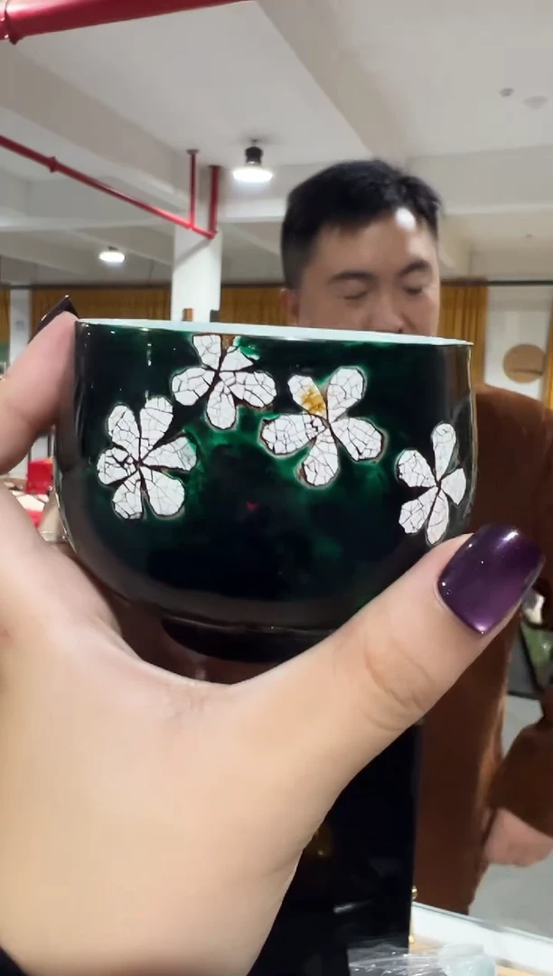 极光绿蛋壳镶嵌花朵主人杯-太古大漆