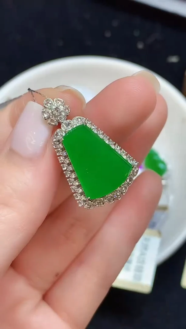 吊坠(不含链)18K金镶嵌翡翠43