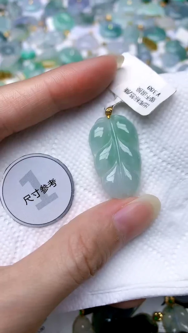 颈饰18K金镶嵌翡翠天然A货翡翠