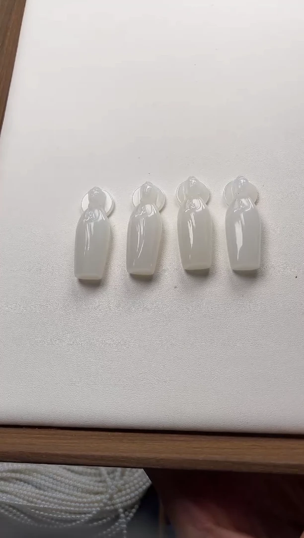 吊坠(不含链)未镶嵌和田玉卡15*45MM观音吊坠一个（多样性发一）