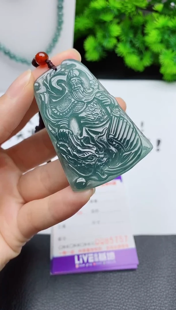 翡翠未镶嵌颈饰