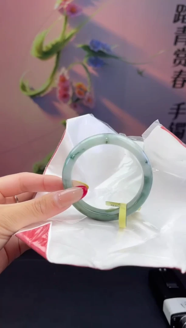 翡翠手镯未镶嵌翡翠手镯13