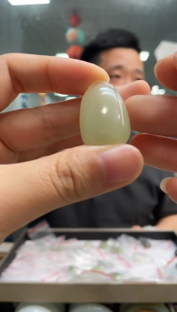 和田玉未镶嵌颈饰翠青无事牌吊坠随机发一件