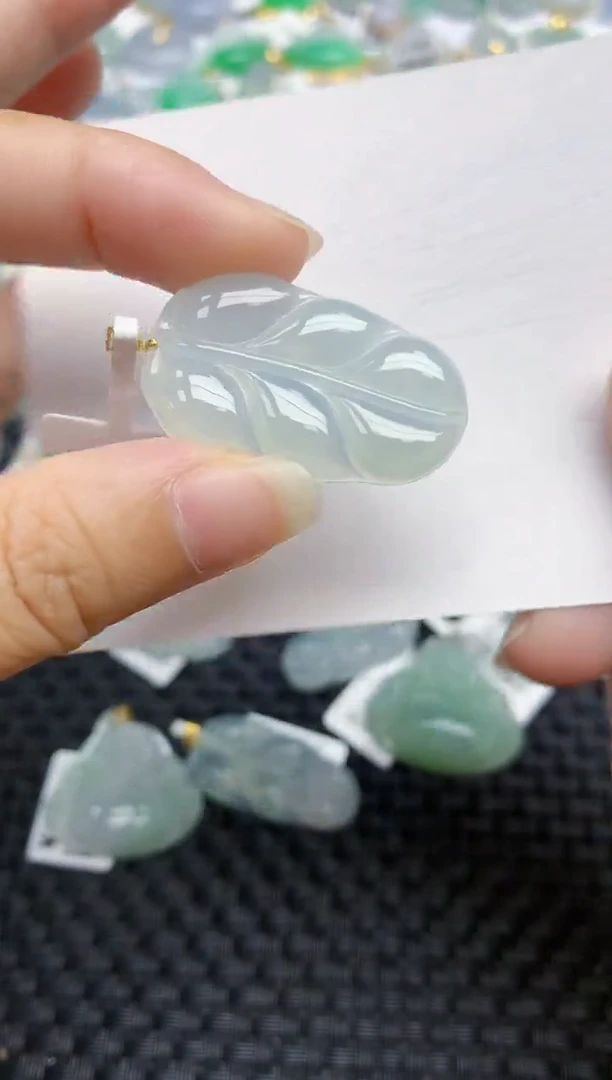 翡翠未镶嵌颈饰天然翡翠A货