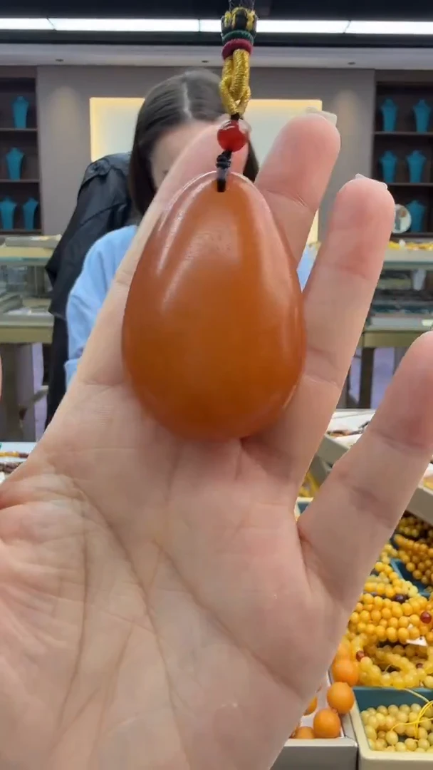 琥珀颈饰未镶嵌133秒拍号 假一罚三