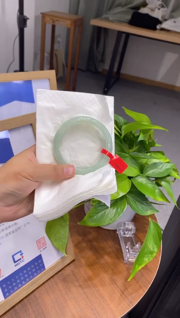 【闪购商品】翡翠手镯未镶嵌多人0008644