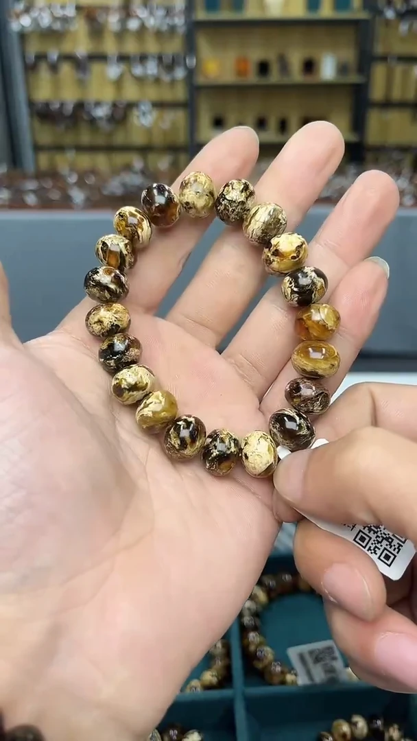 裸石琥珀未镶嵌叫**哥抚顺琥珀12+多样性发其一