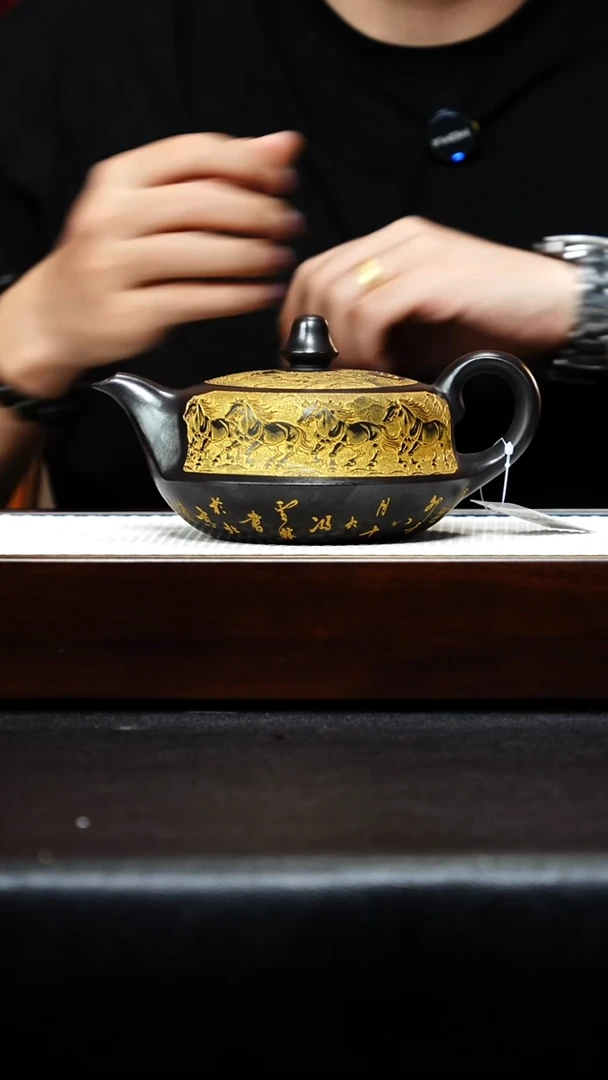 茶壶紫砂宜兴紫砂 曲壶 刻绘八骏图 石黄 高艳 h510