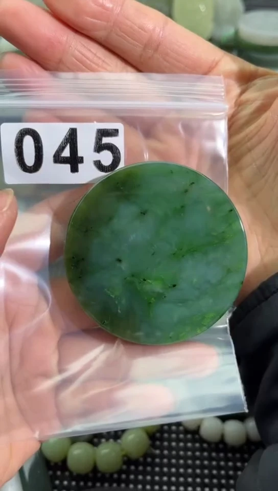 未镶嵌和田玉珠宝半成品镯芯