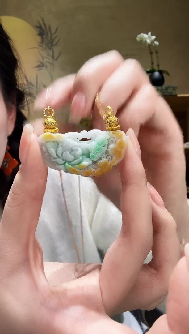 颈饰未镶嵌翡翠吊坠