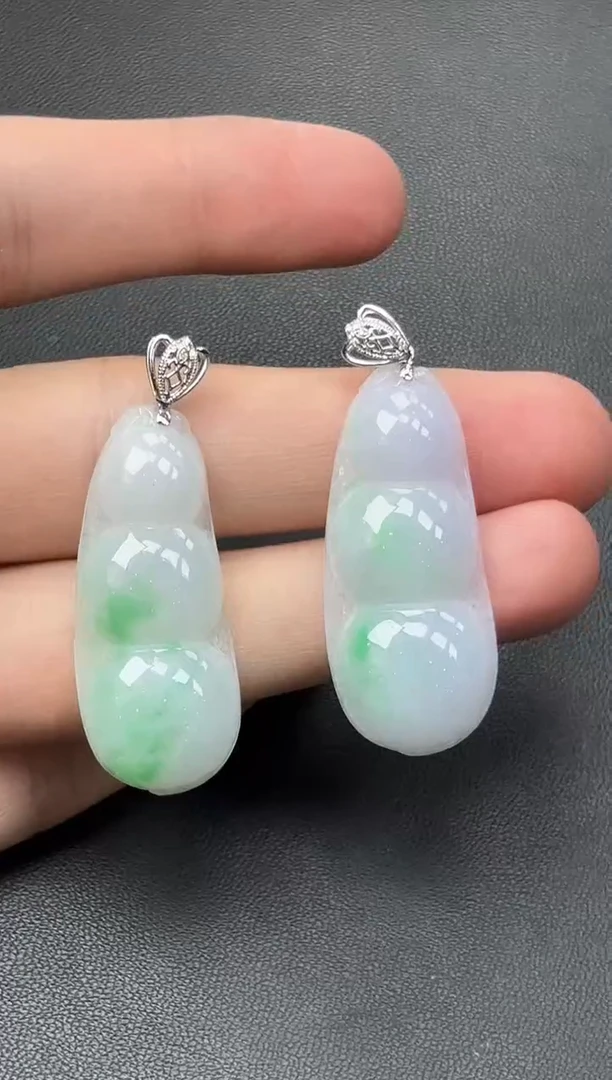 18K金镶嵌挂件翡翠福豆/多样性发1件