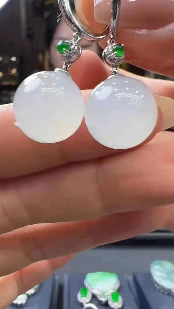 【闪购商品】翡翠挂件18K金镶嵌耳扣