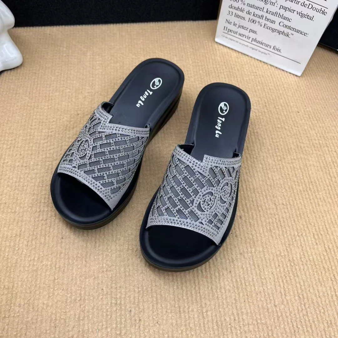 新款厚底拖鞋女夏季外穿软底防滑水钻坡跟凉拖2253