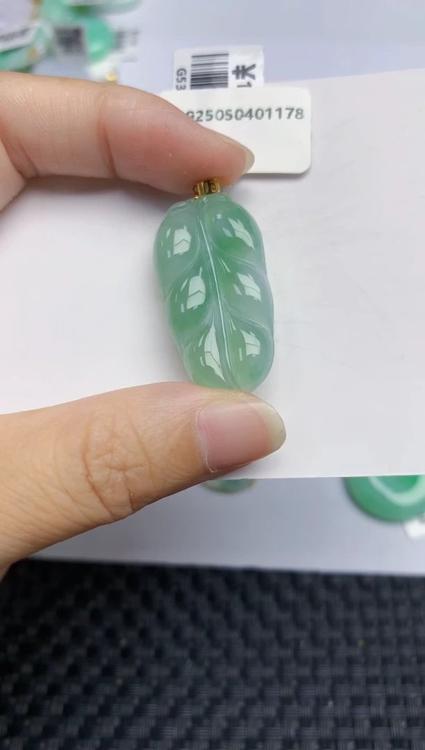 翡翠18K金镶嵌颈饰天然翡翠A货