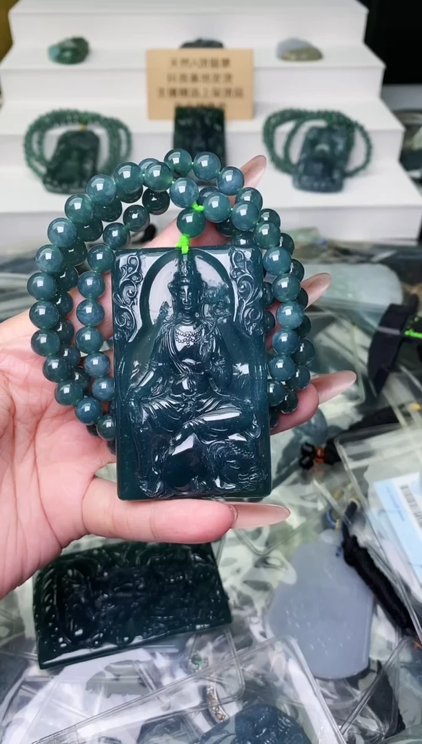 颈饰未镶嵌翡翠