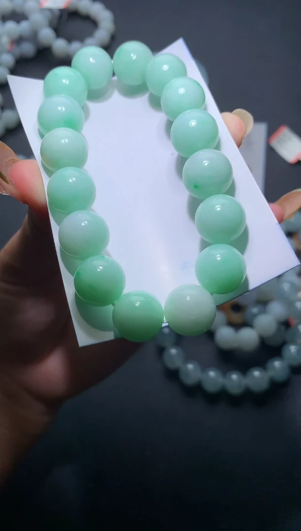 翡翠未镶嵌颈饰珠子