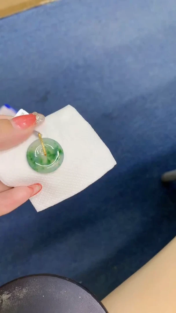 颈饰18K金镶嵌翡翠1