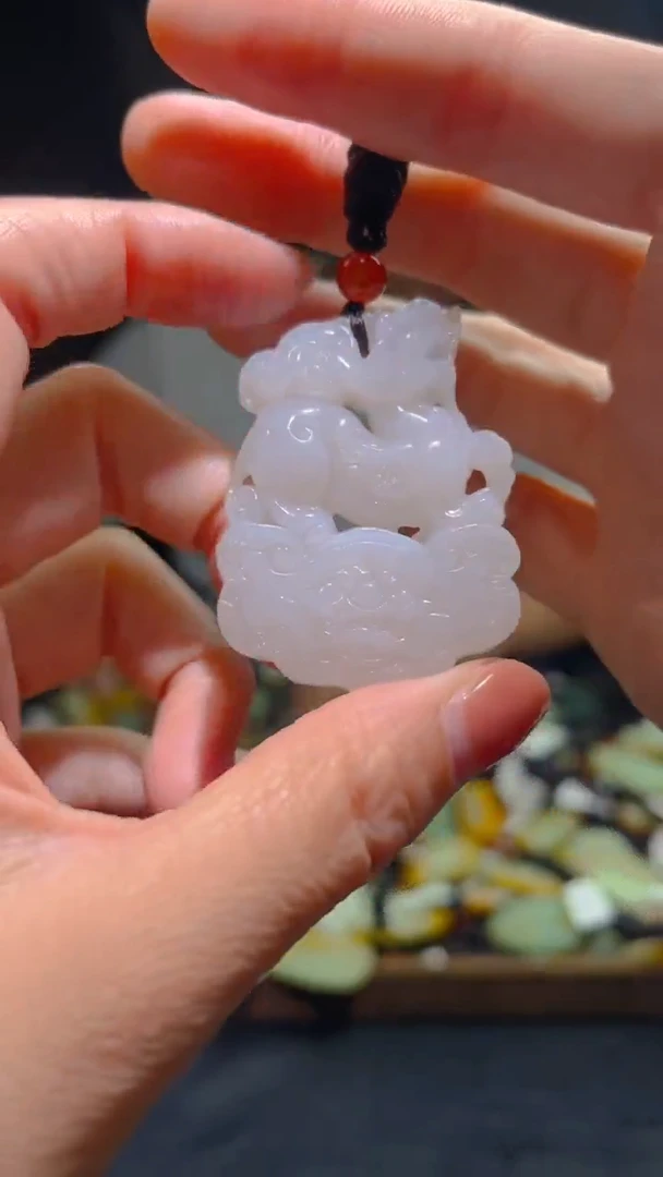 和田玉未镶嵌颈饰`