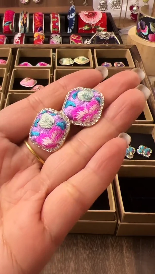 【闪购商品】织绣民族风老绣饰品098