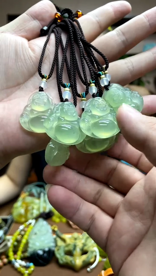 未镶嵌岫玉吊坠多样性发货发其中之一