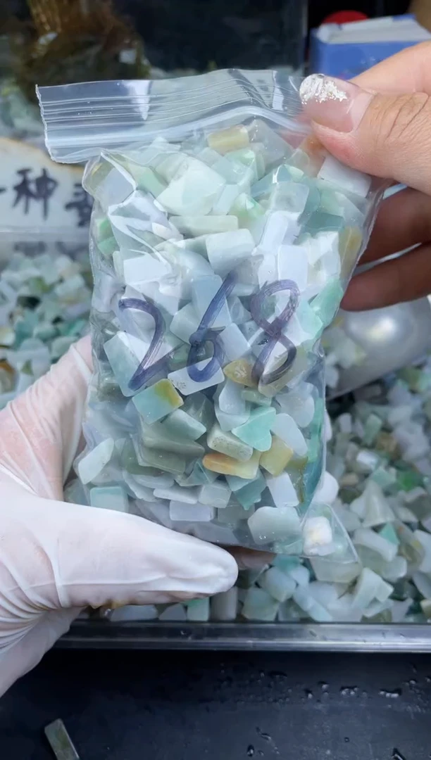 【闪购商品】翡翠颈饰未镶嵌天然翡翠小小号500克268