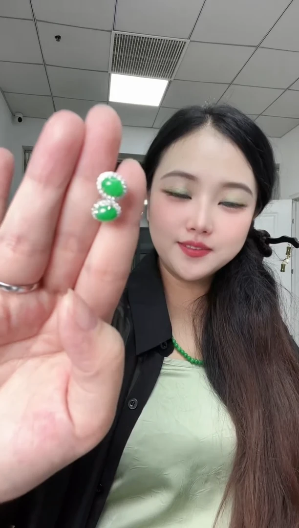 翡翠18K金镶嵌耳钉翡翠耳钉