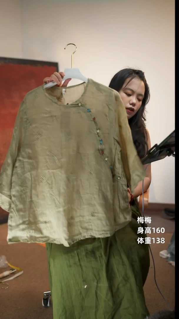 套头彩色多扣苎麻小衫Q238