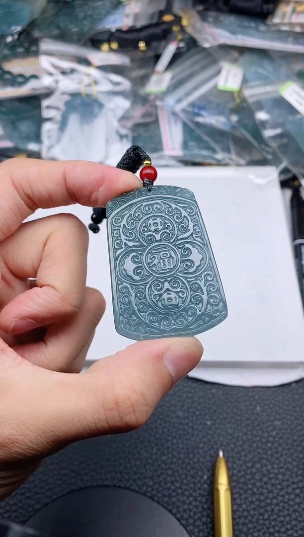 颈饰未镶嵌翡翠 1