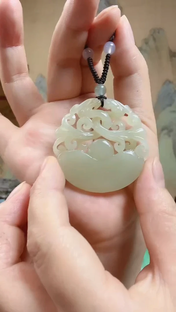 和田玉未镶嵌颈饰.