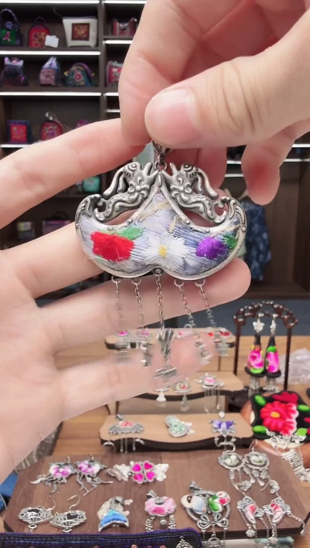 织绣138蒙阿苏苗绣传承旗舰店