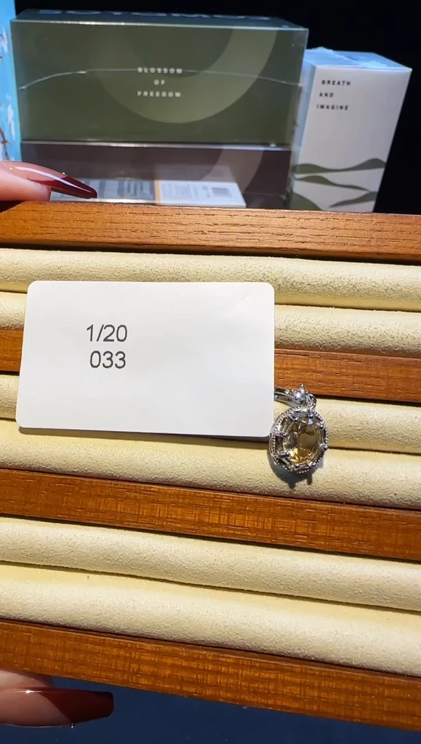 【闪购商品】水晶吊坠(不含链)银S925镶嵌发一（033）