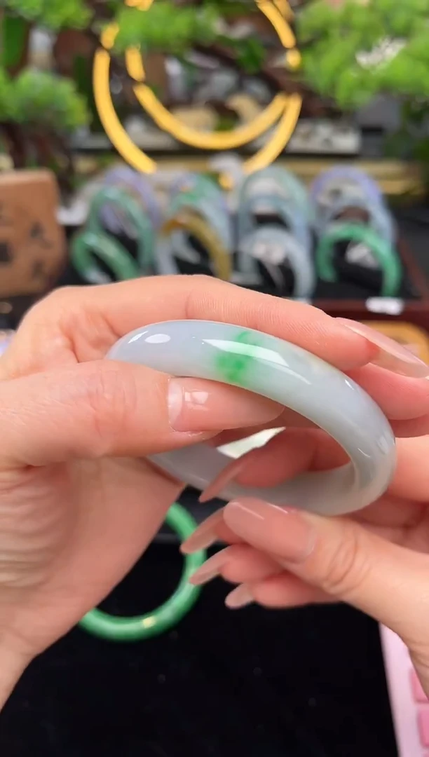 未镶嵌手镯翡翠手镯