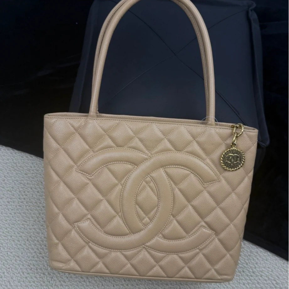 99新 Chanel/香奈儿 【文子姐专属】F1078/奶茶色金币希尔顿/FB